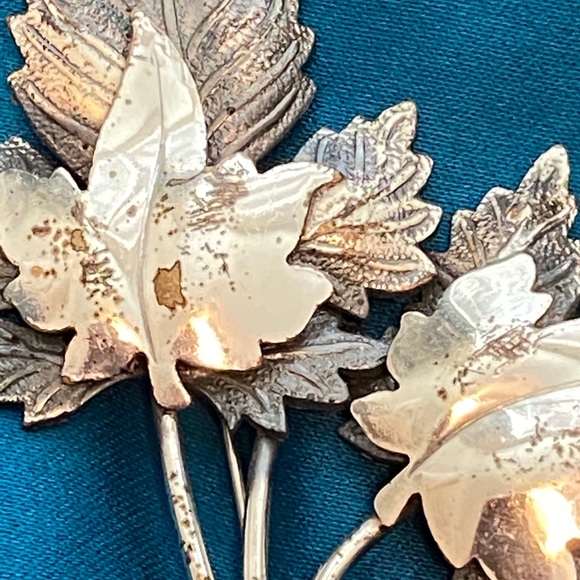 Silver plate leaf brooch - Picture 2 of 4
